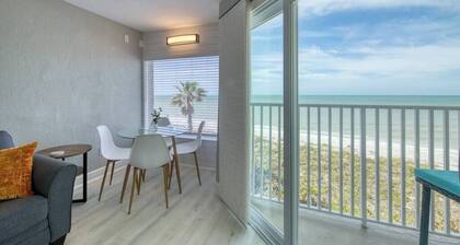 BBC310 Renovated Beachfront Condo W/Pool