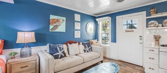 The cutest cottage in all of Port Aransas! Cottage for 2, Close to the beach