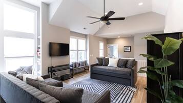 TV, fireplace
