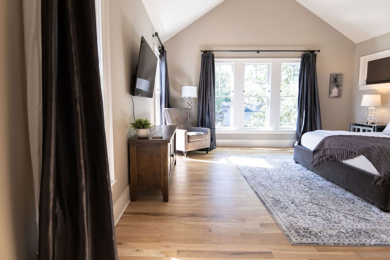 Iron/ironing board, travel cot, WiFi, bed sheets