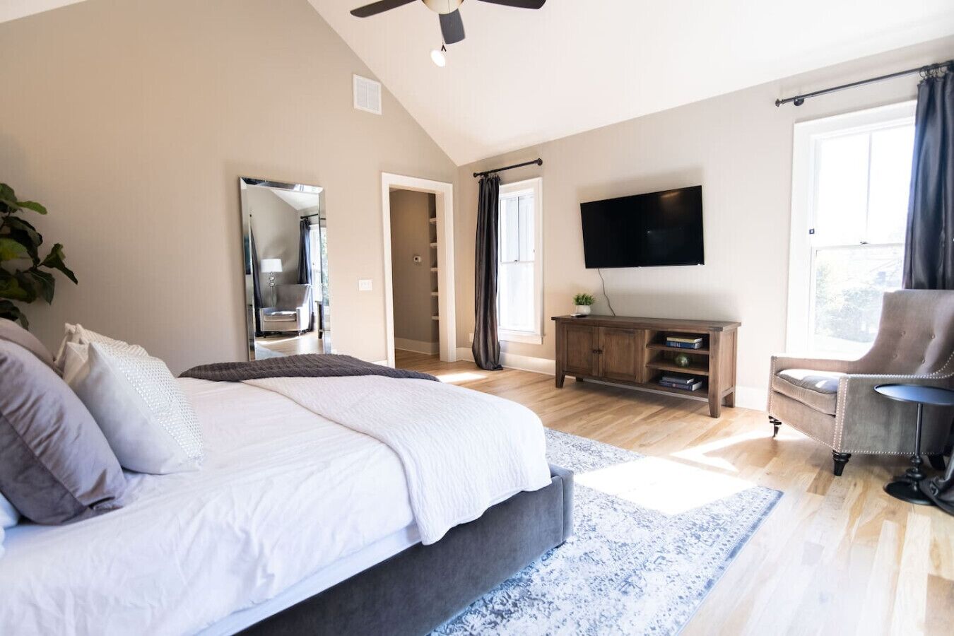 Iron/ironing board, travel crib, WiFi, bed sheets