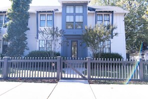 Exterior - Grand East Nash 4BR-Hot Tub & Deck! (Nashville)