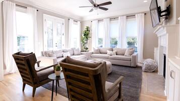 Télévision, cheminée