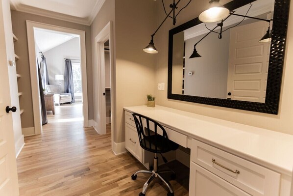 Interior - Grand East Nash 4BR-Hot Tub & Deck! (Nashville)