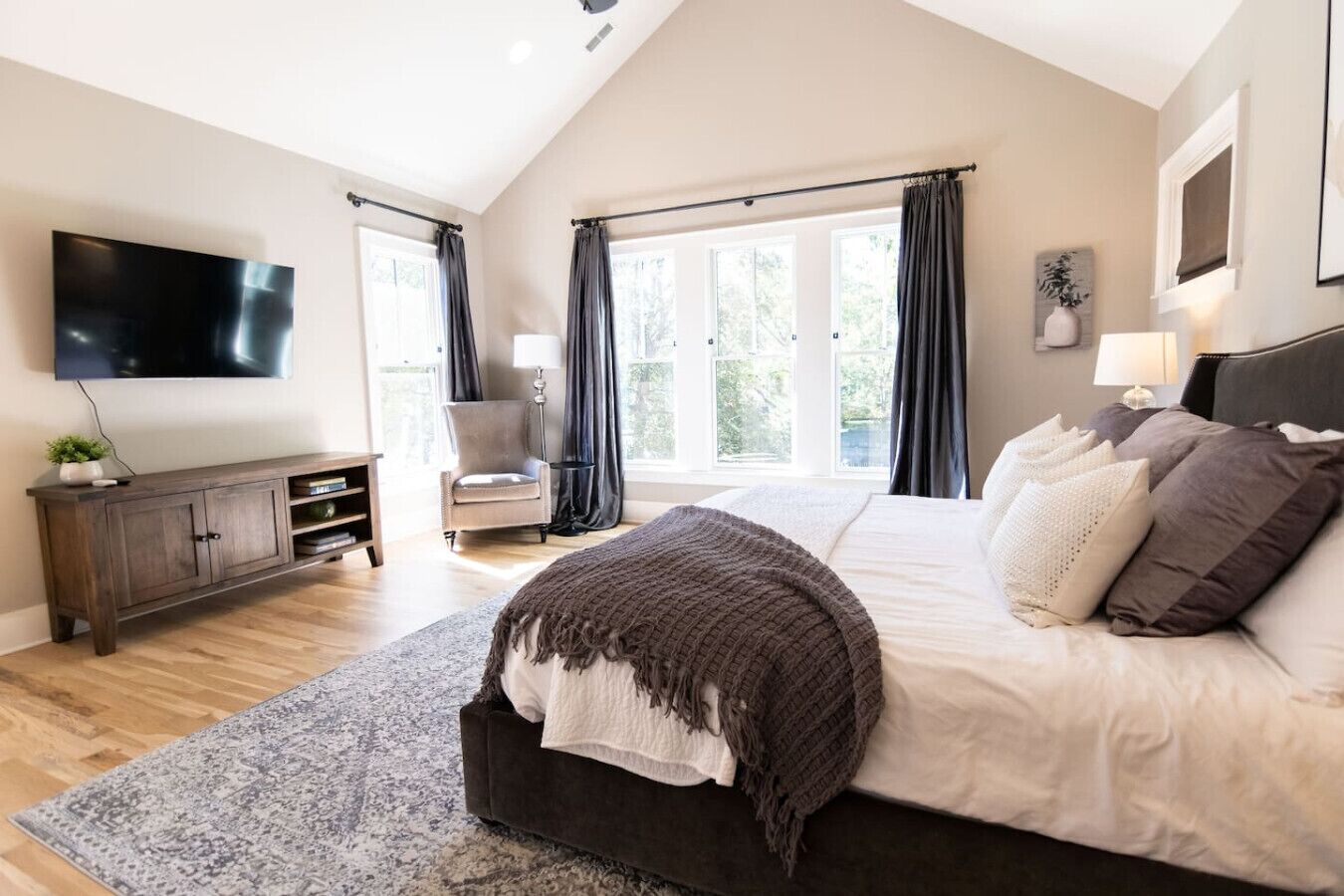 4 chambres, fer et planche à repasser, lit parapluie, Wi-Fi