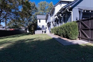 Property grounds - Grand East Nash 4BR-Hot Tub & Deck! (Nashville)