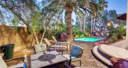 BESONDERE PRIVATE LAS VEGAS ESTATE!