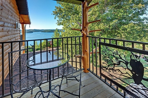 Beaver Lake Cabin, Hot Tub, Boat dock/Swim Deck, SPECTACULAR views! Rate is based on 2 people