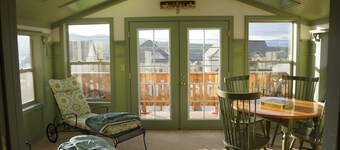 The Alpine Perch - Expansive views, downtown location, and new construction.