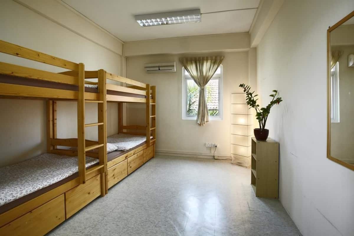 Gemeinsamer Schlafsaal, Nur Frauen | Schreibtisch, kostenlose Babybetten, kostenloses WLAN