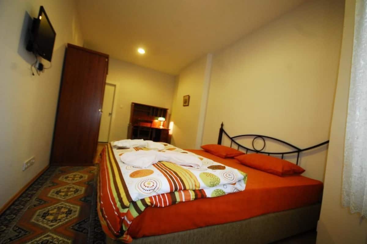 Economy-Doppelzimmer | Schreibtisch, kostenlose Babybetten, kostenloses WLAN