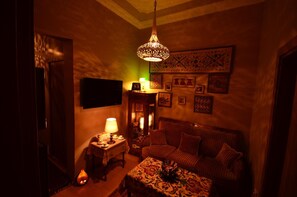 Escritorio, cunas gratuitas y wifi gratis 