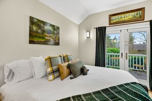 2 bedrooms, desk, iron/ironing board, Internet