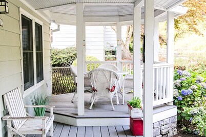 The Pumpkin House • 3 Miles to Downtown Portland • New Hot Tub