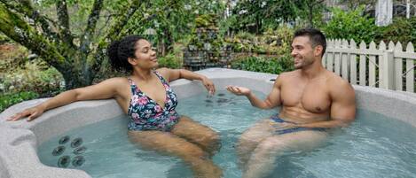 Tina de hidromasaje al aire libre