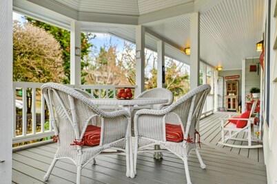 The Pumpkin House • 3 Miles to Downtown Portland • New Hot Tub