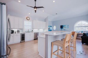 冰箱、微波炉、烤箱、炉灶