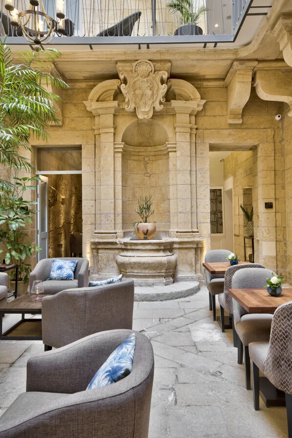 Courtyard - 66 Saint Pauls & Spa (Valletta)