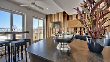 2 bars/lounges, poolside bar