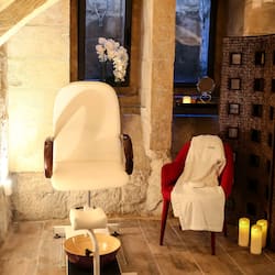 Couples treatment room(s), body treatments, body scrubs, facials
