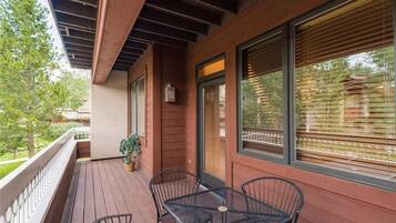 Condo, varias camas (2107 Timberline Lodge, Trappeur's Cro) | Balcón