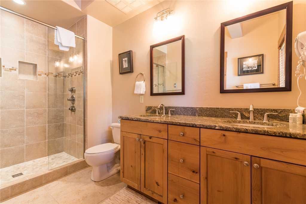 Condo, Multiple Beds (2107 Timberline Lodge, Trappeur's Cro) | Bathroom | Free toiletries, hair dryer, towels, shampoo
