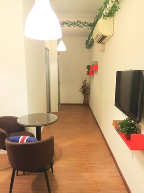 Interior - Sek.16 condo. Fully aircond. Beside KTM station, with hypermart & laundry below (Shah Alam)