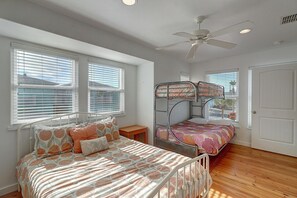 4 habitaciones, tabla de planchar con plancha y wifi gratis