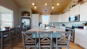 雪櫃、微波爐、焗爐、爐具