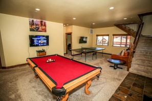Games room - Sky High Retreat- Breathtaking Lake Views with Pool Table & Outdoor Spa! (Big Bear Lake)