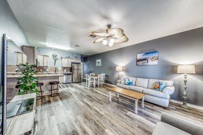 TV, DVD player - Dog-friendly townhome complete with pool (Corpus Christi)