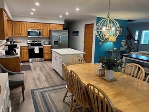 雪櫃、微波爐、焗爐、爐具