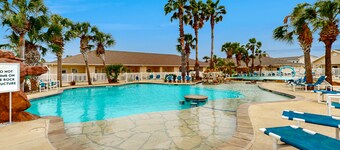 Palm Bay townhouse close to the beach with patio & pool - dog-friendly