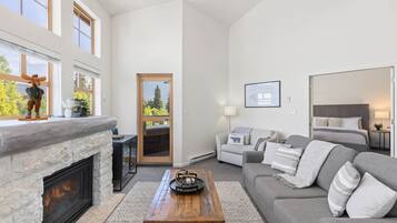 Télévision, cheminée