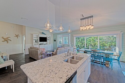 Mermaid's Crossing managed by Beach Retreats FL Anna Maria Island
