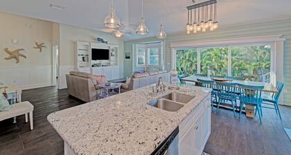 Mermaid's Crossing managed by Beach Retreats FL Anna Maria Island