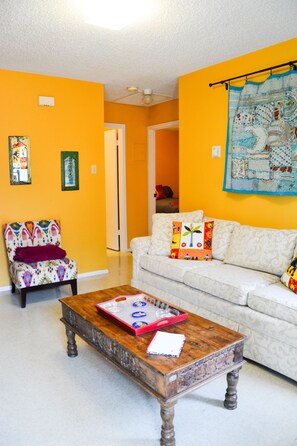 Living area - Close to the Downtown Riverwalk, Alamo Plaza, Convention Center, Dome, and Mall (San Antonio)