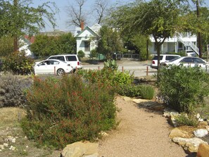 Property grounds - Close to the Downtown Riverwalk, Alamo Plaza, Convention Center, Dome, and Mall (San Antonio)