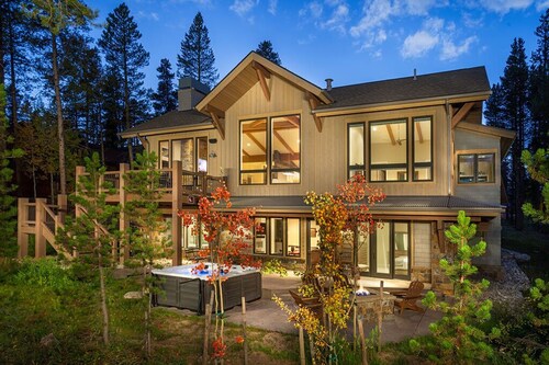 Spa-kaltainen Luxury Custom Home, jossa on 4. heinäkuuta Saatavuus! Lähellä Peak 8 / Town