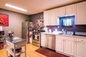 Fridge, microwave, oven, stovetop - The Guest House * 2BR * Historic Uptown Charlotte (Charlotte)