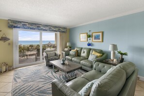 TV, DVD player - The Islander 404 -Complimentary Beach Service - Heated Pool - Hot Tubs (Destin)