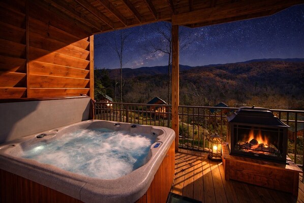 Outdoor spa tub