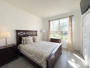 4 slaapkamers, een strijkplank/strijkijzer, gratis wifi, beddengoed