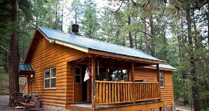 Montgomery's Cozy Forest Retreat