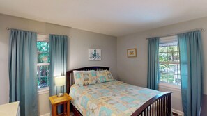 4 bedrooms, iron/ironing board, free WiFi, bed sheets