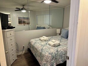 1 soverom, strykejern/-brett, internettilgang og sengetøy