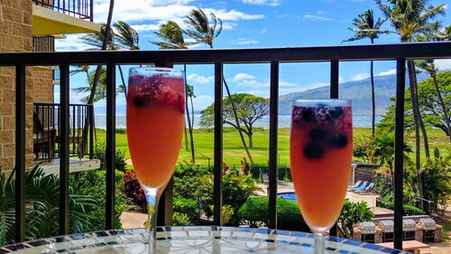 🌴Beachfront Ocean View Condo! Fabulous Pool! Manicured Lawn Close to Everything