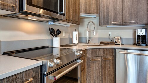 Amazing Hiihto-in Ski-out Park City Resort Condo