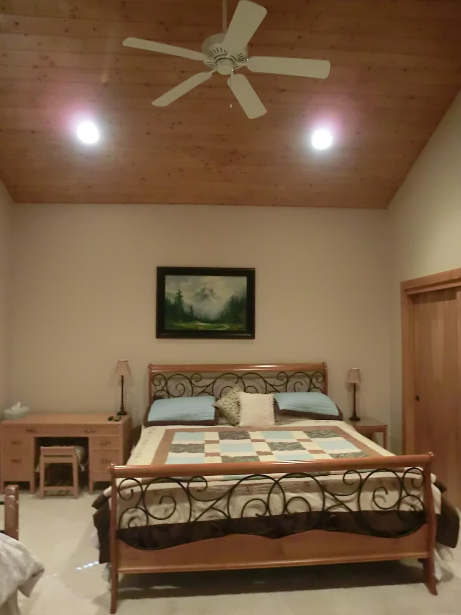 4 bedrooms, desk, iron/ironing board, free WiFi