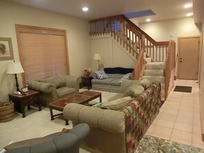 Smart TV, fireplace, DVD player, ping pong - King’s Cabin Mtn Retreat at Shaver Lake! – Nr Village, wifi, A/C, Prem Property! (Shaver Lake)